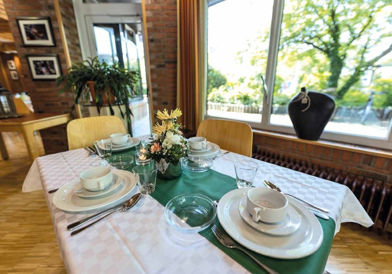 Eingedeckter Tisch im DEULA Restaurant